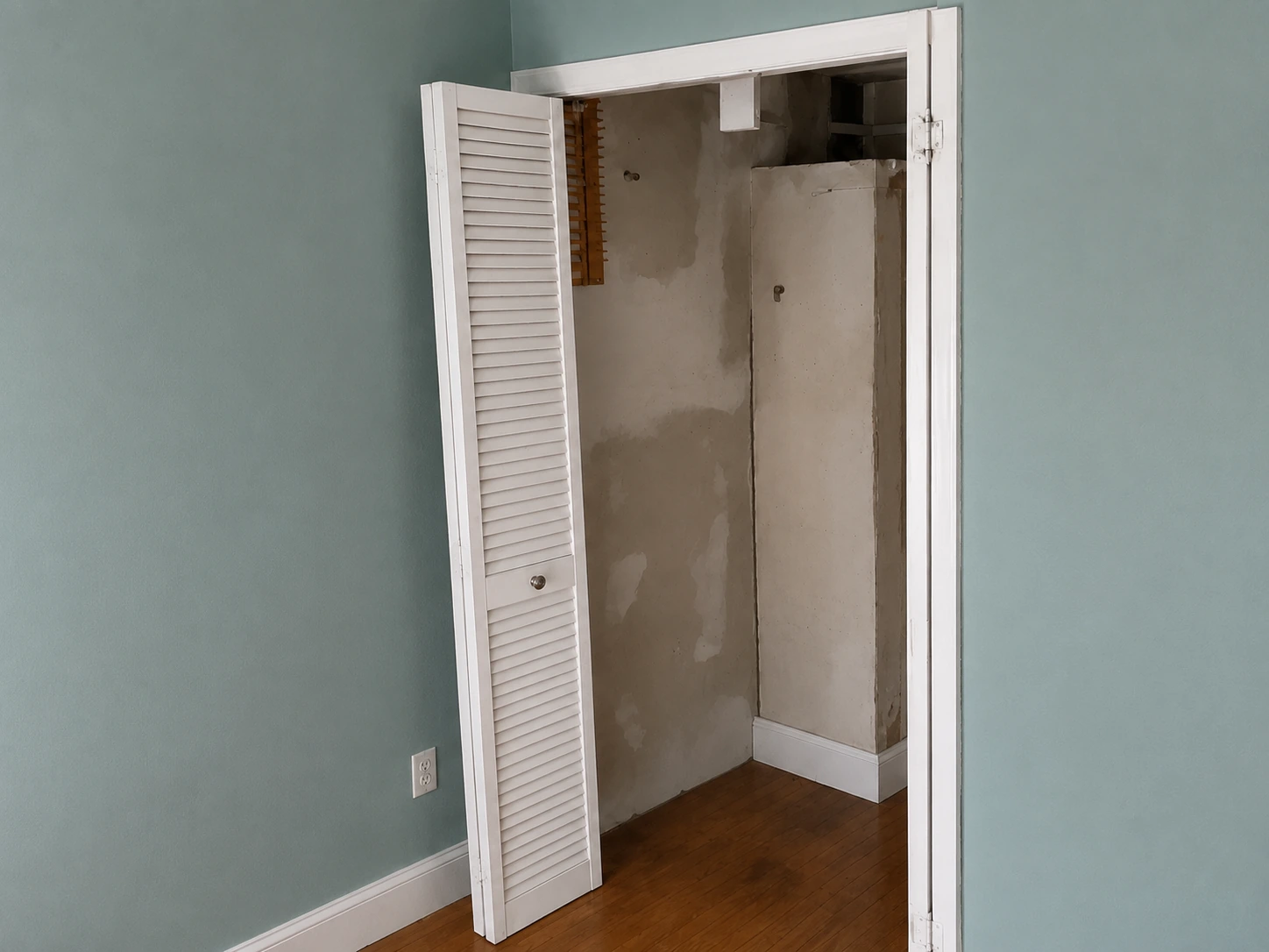 Closet area of Ag na Farraige on day one of renovation.